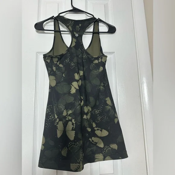 Size 8 Women Lululemon Tank Top Like New. - Picture 3 of 5